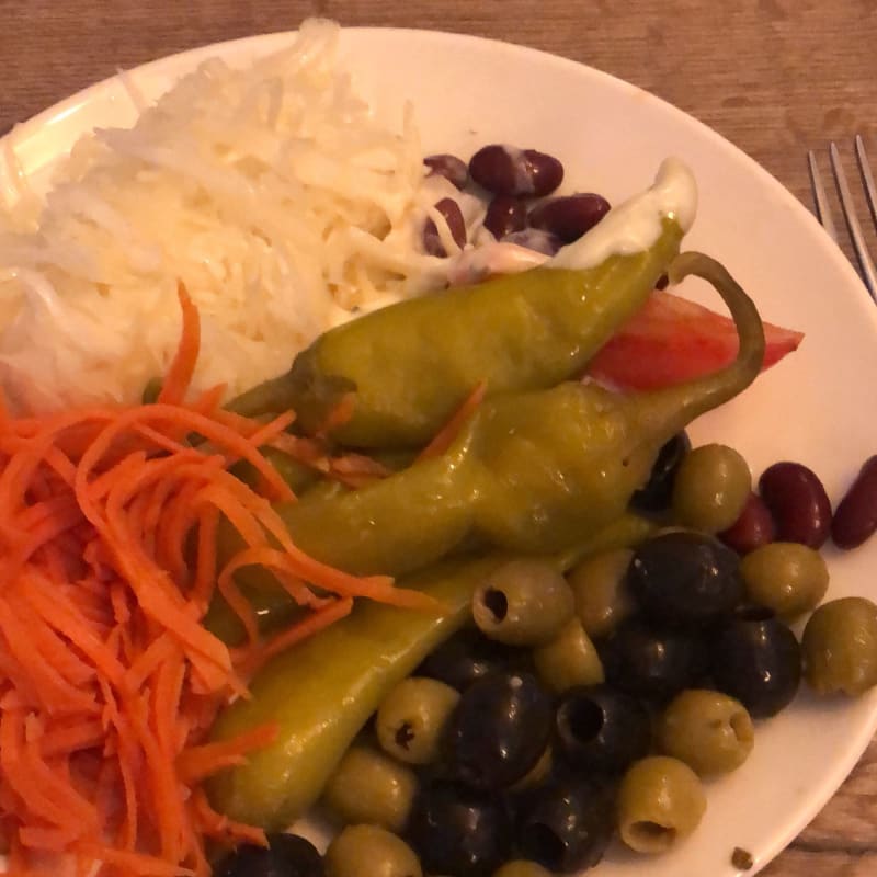 Schep een bord vol van het heerlijke saladebuffet - Delphi, Hengelo