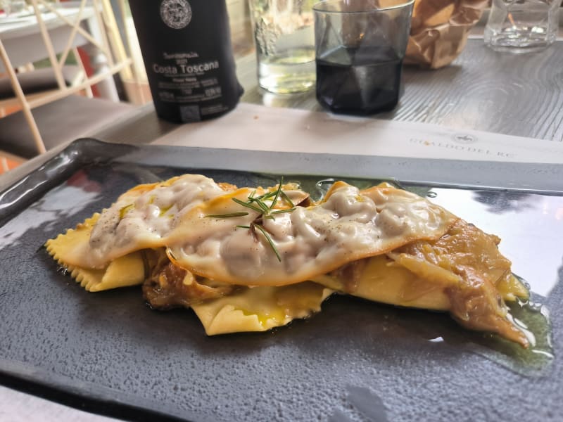 Tortelli fatti a mano con scalogno dolce, porcini e scamorza affumicata - Gualdo del Re