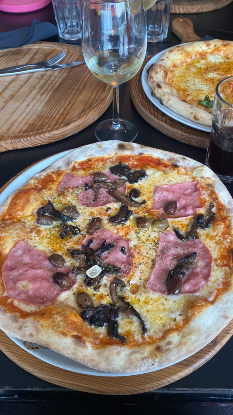 Pizzaria Luzzo Miraflores, Algés