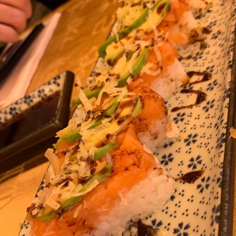 Uramaki con: Riso, tartare di salmone, avocado, senz’alga - Sushi Dozo, Turin