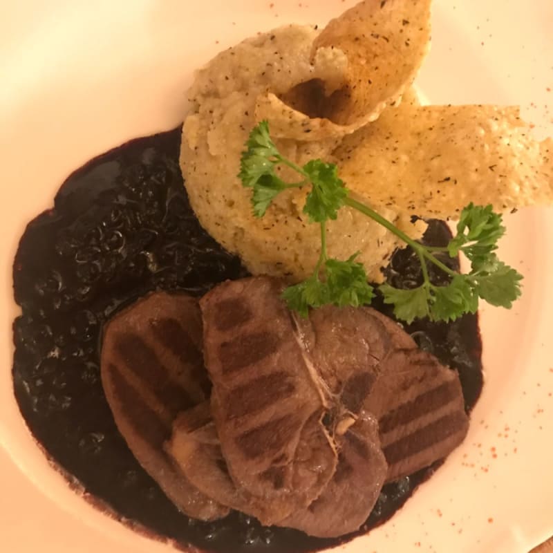 Filetto di capriolo su riduzione di mirtilli rossi con polenta taragna - Park Hotel Miramonti