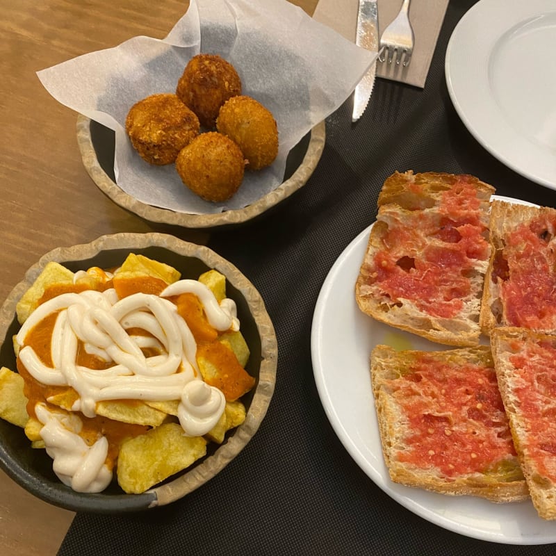 Patatas bravas, croquetas de jamon - Can Nico, Barcelona