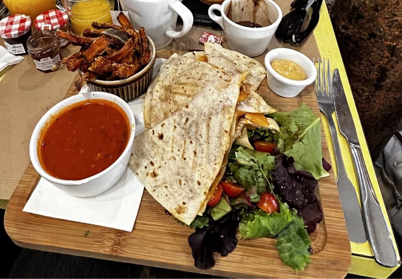 Restaurant YoupiBrunch - Chez Gladines les Halles à Paris - Menu, avis ...