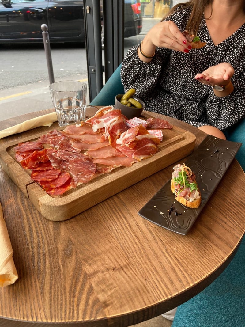 Planche de charcuteries - Le Camelia, Paris