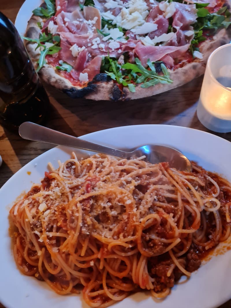 Glutenfree pasta Bolognese and Pizza w. Ham and Rucola  - MMX Italian restaurant, Zandvoort