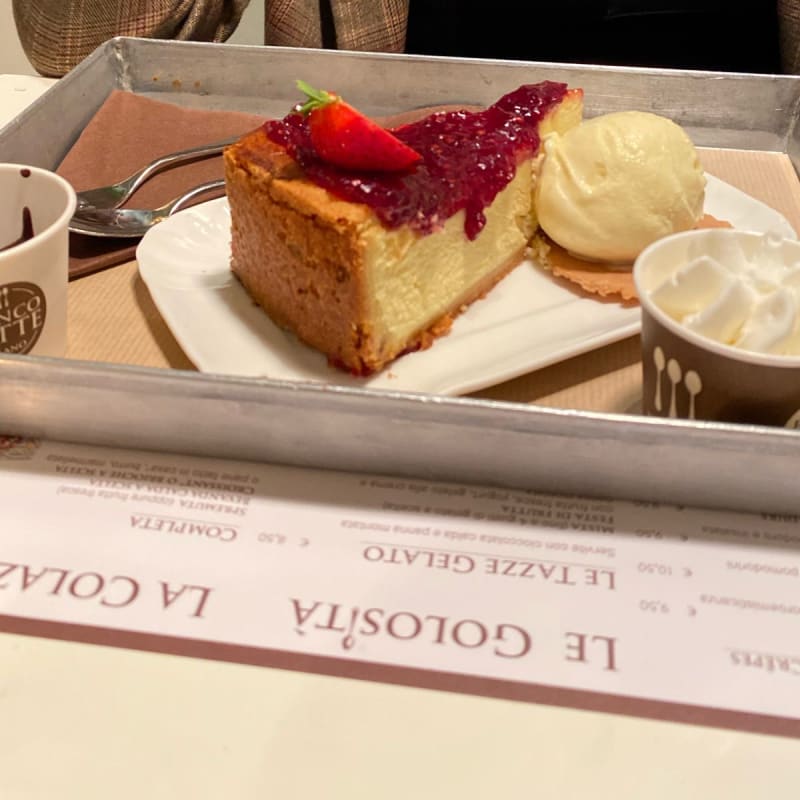 Cheesecake alla fragola con gelato alla panna - Biancolatte, Milan