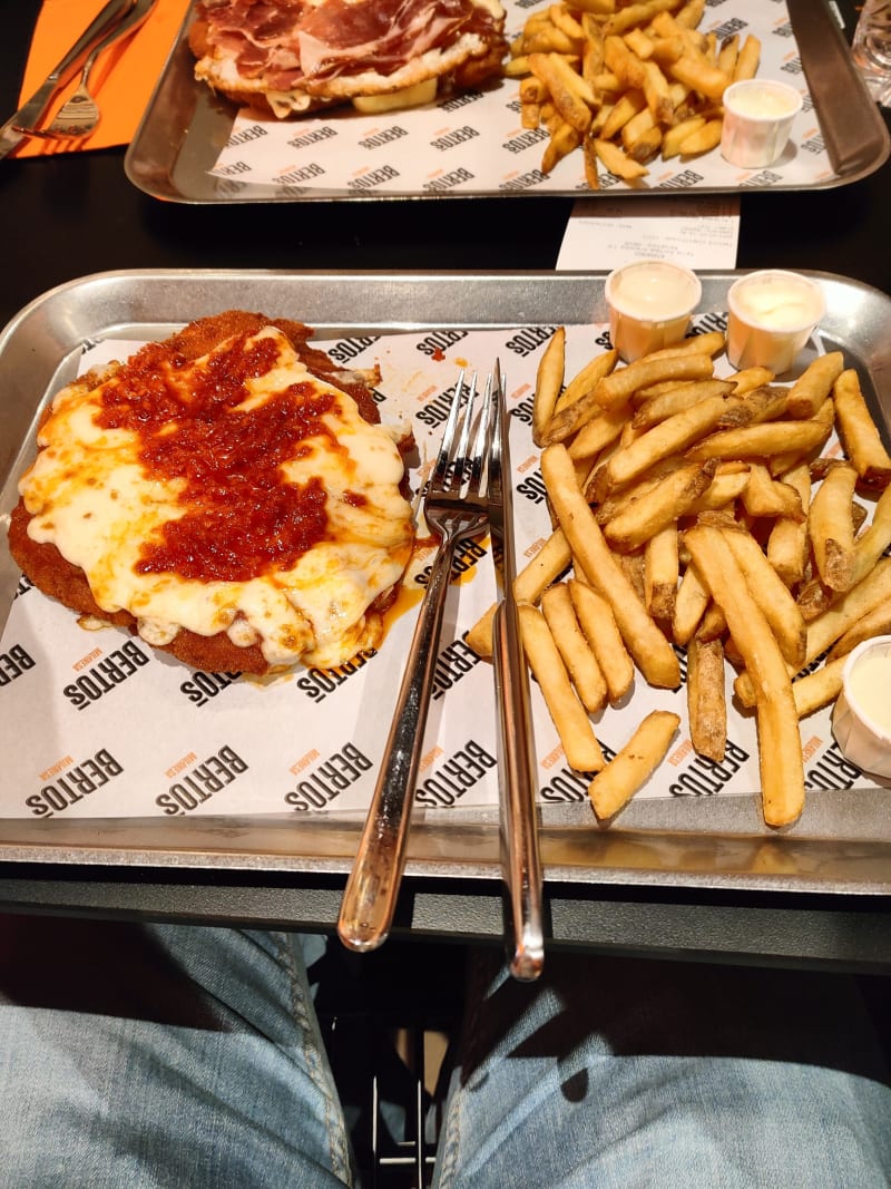 Milanesa Mallorquina - Berto's Milanesa - Museo Maradona, Barcelona