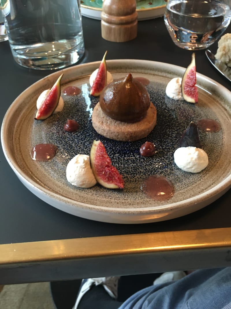 Figue aromatisée au sablé  - Zoom Restaurant, Roissy-en-France