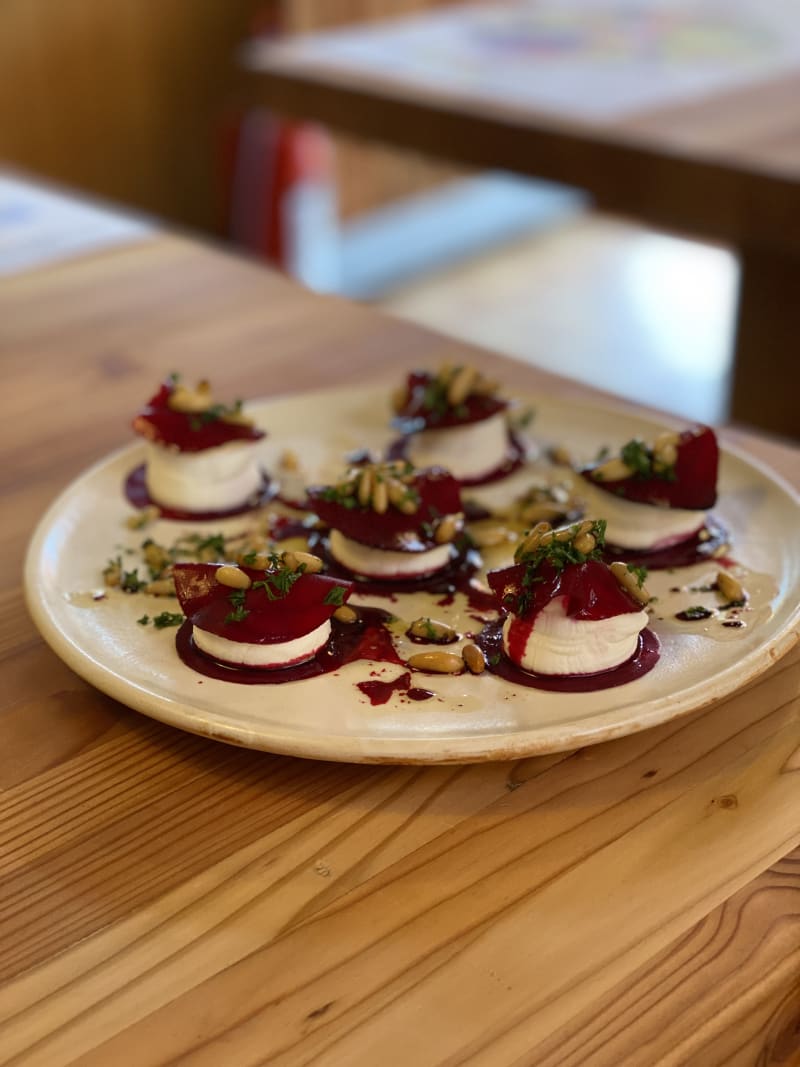 Carpaccio betterave et mousse chèvre  - Aroleid Restaurant, Zermatt