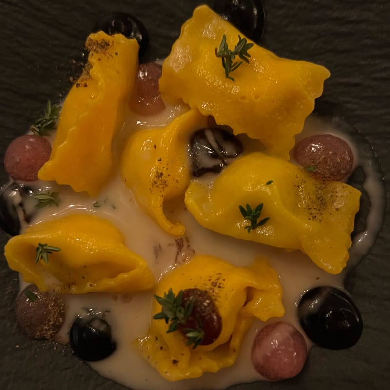 Ravioli di ricciola, fondo al cocco, timolimone e gel di soya - Osteria Da Donato