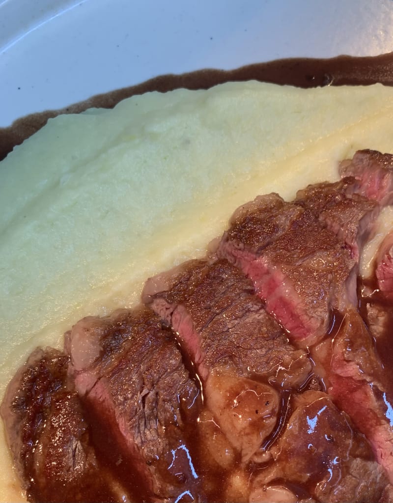 Entrecôte com puré de batata e alho francês, molho bordalês  - Descalabro, Lisbon