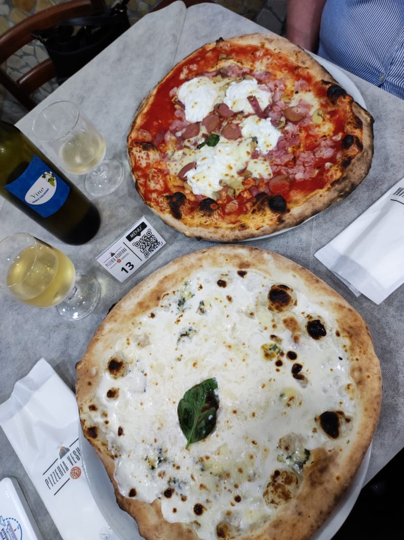 Pizzeria Vesuviana, Naples