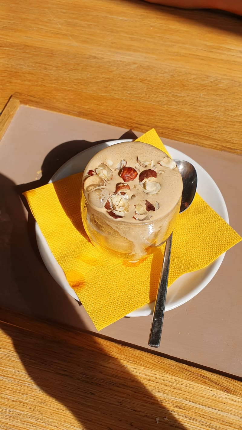 Dolce Con Crema Al Caffè E Crema Vegana - Bio's Cafè, Rimini