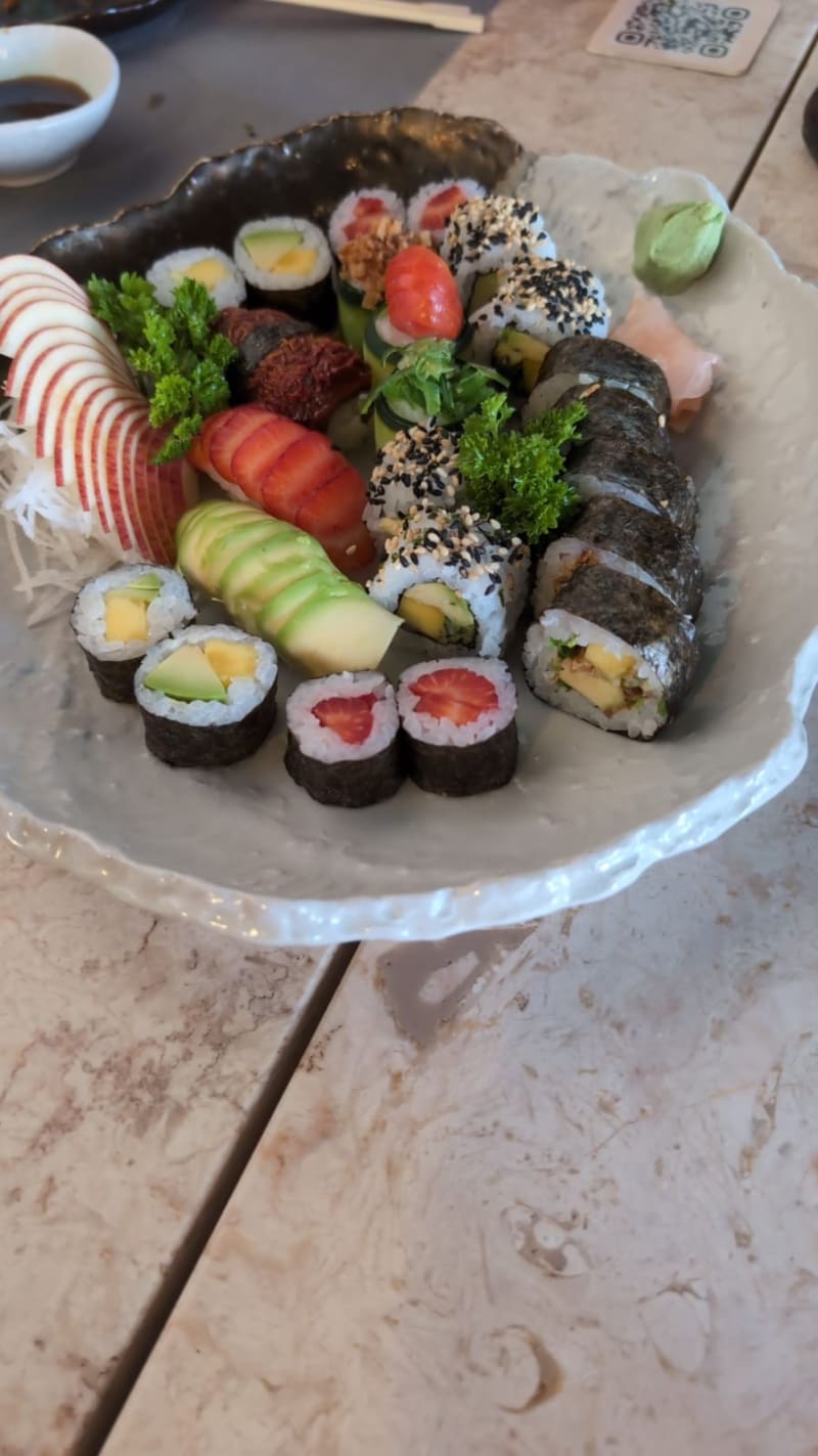 Maki Sushi, Parede