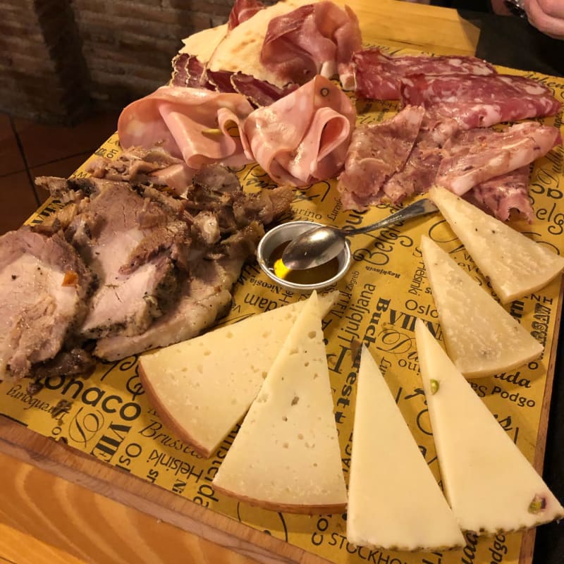 Tagliere di salumi, formaggi e porchetta - Osteria deGusto, Ariccia