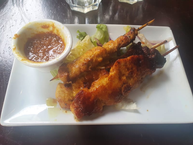 Brochettes - De Poulet Satay Grillées Sauce Cacahuète - Q Bar, Paris