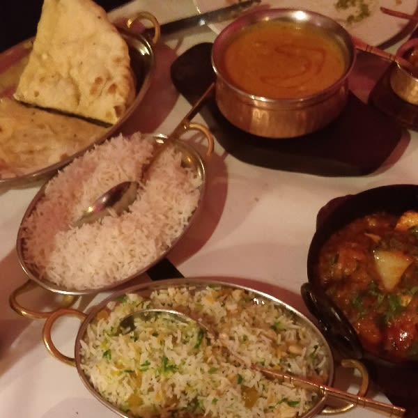 Naan de queijo, prawn korma e arroz - India Gate, Lisbon