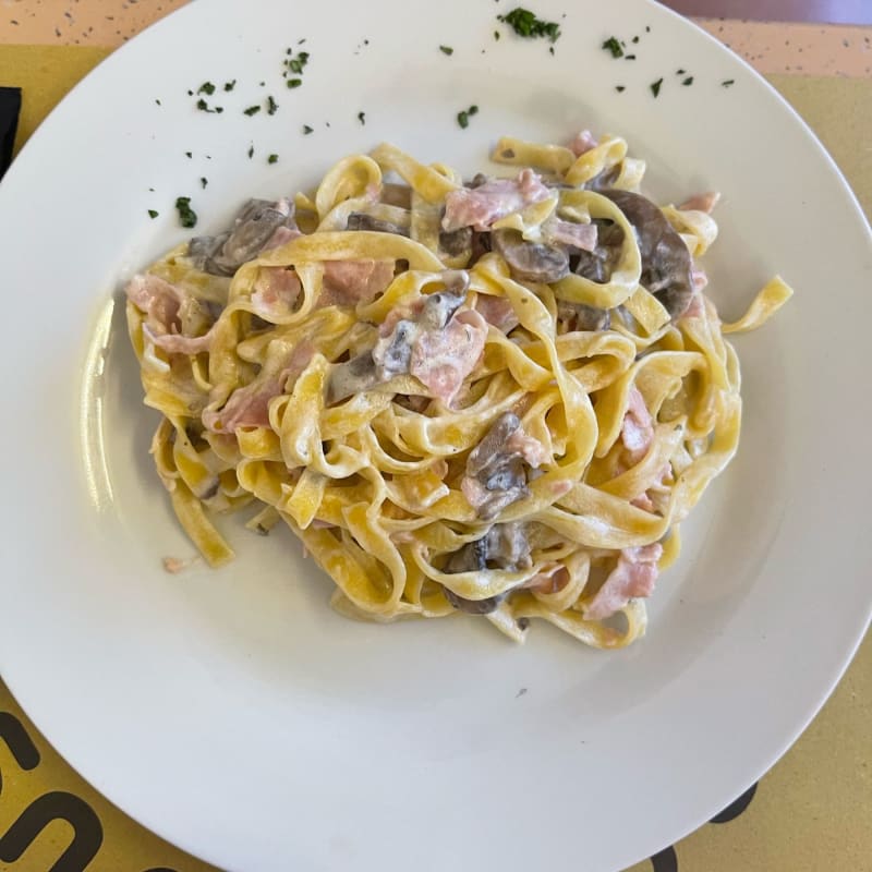 Tagliatelle crema prosciutto funghi  - Pizzeria Ristorante Columbus (Forno a Legna), Mestre