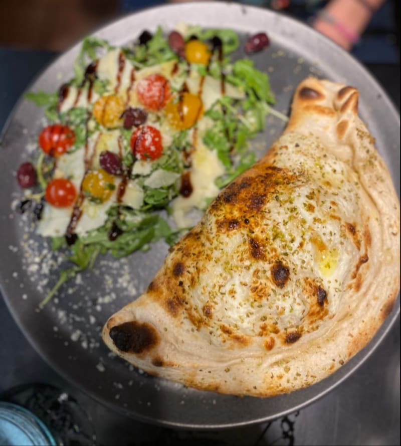 Calzone Saumon Chèvre  - I Gusti D'Italia, Puteaux