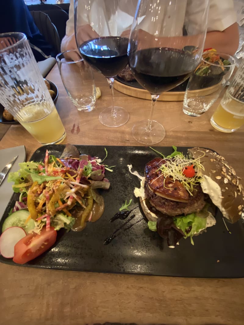 Burger au foie gras  - Restaurant le D, Strasbourg