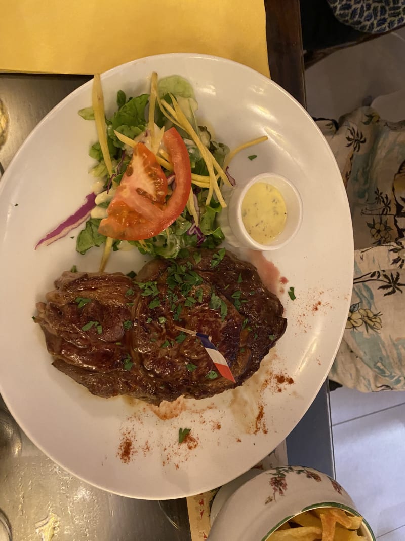 The entrecôte with bearnaise  - Café Blanche, Paris