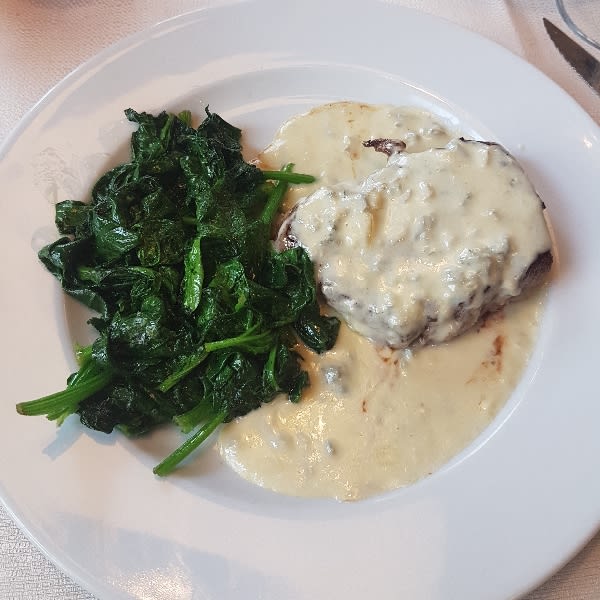 filetto al gorgonzola con spinaci al burro - La Zuccona