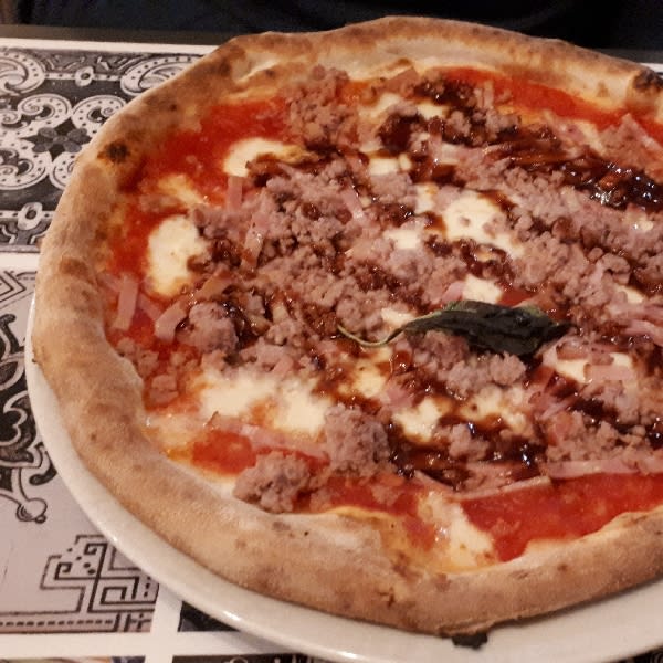 Pizza barbacoa - Tarantella Napoletana, Rubi