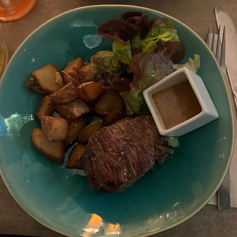 Pavé de Rumsteak & Pommes de terre, Sauce poivre - Le Mézières, Paris