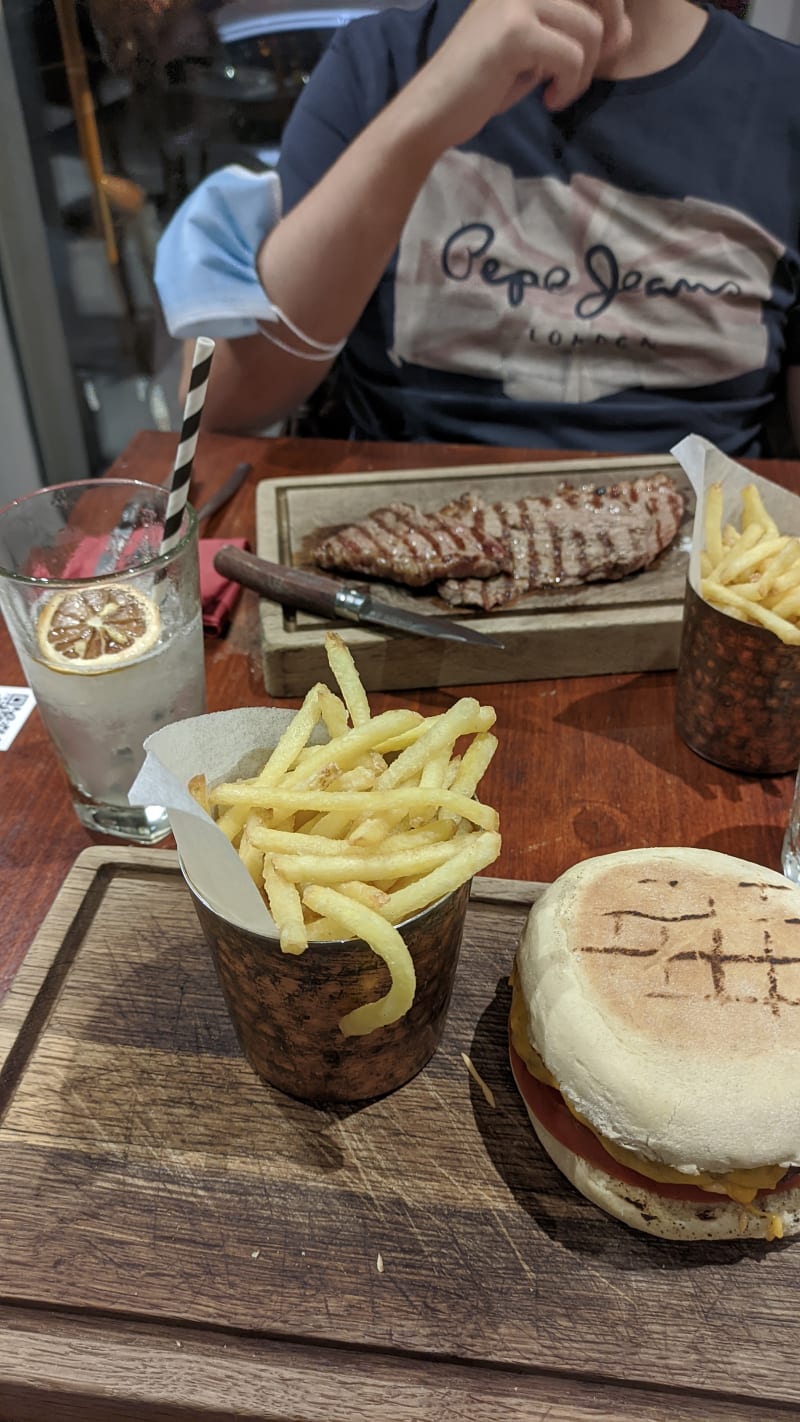 Hambúrguer bohemio e picanha - Bohemio da Ribeira