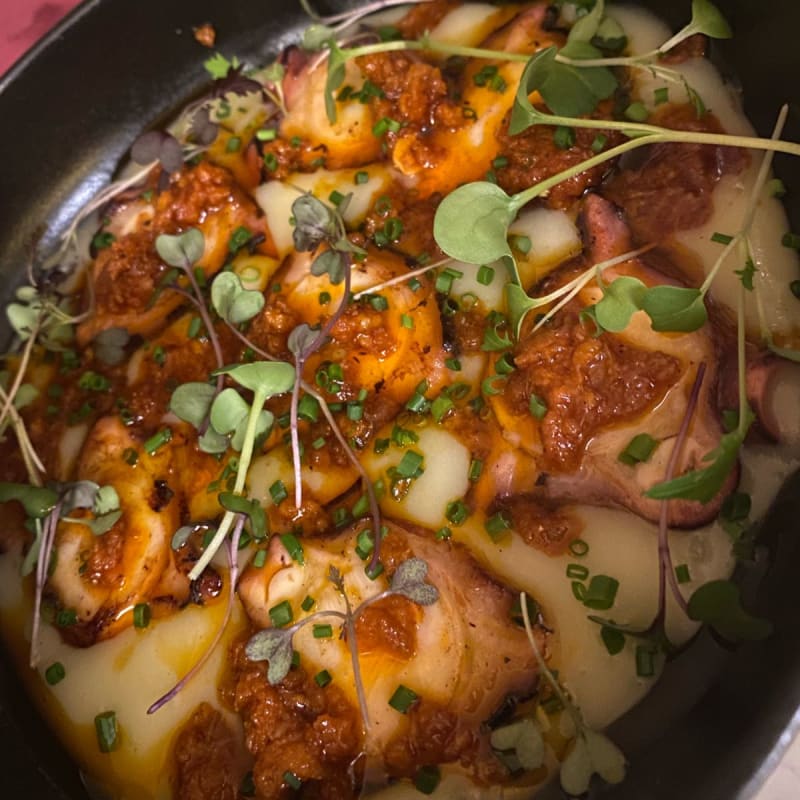 Pulpo con parmentier de patata y sobrasada - Antúnez, Barcelona