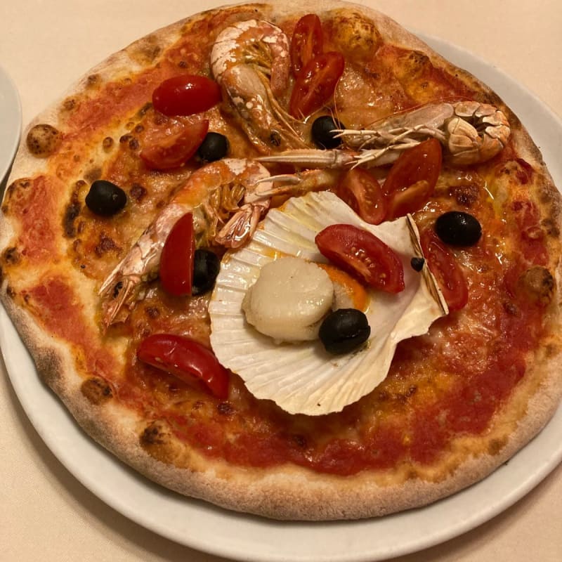 Pizza con frutti di mare - Antico ristorante, pizzeria Da Piero, Bolzano