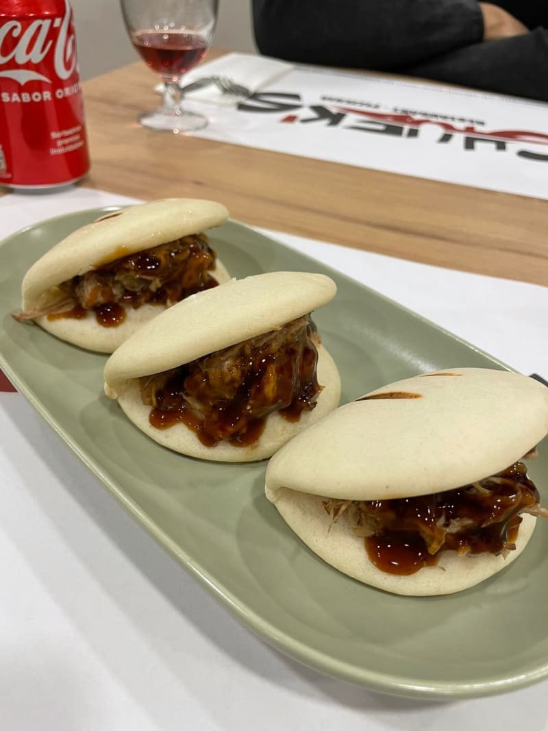 Ba bao amb pulled pork - Pizzeria Chuek's