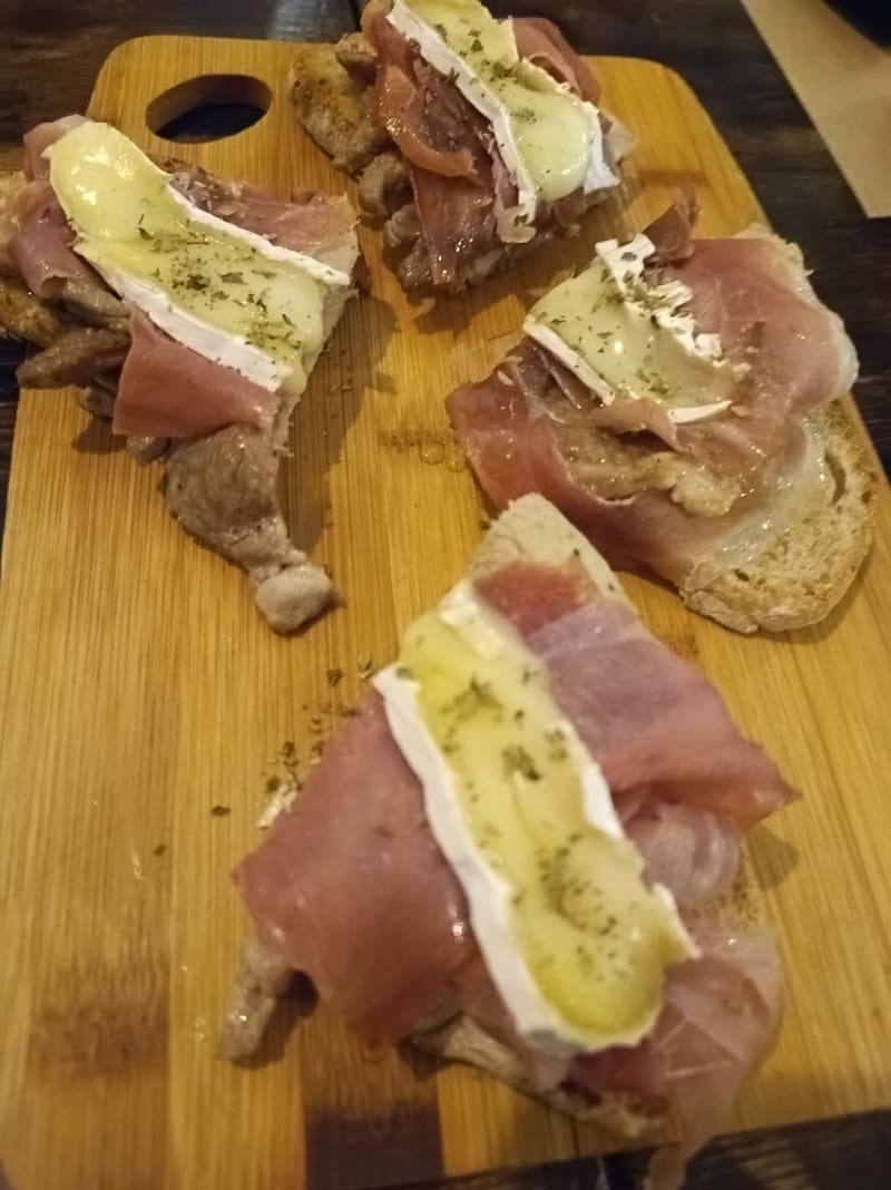 Tascascaria - Tapas & Wine Bar, Parede