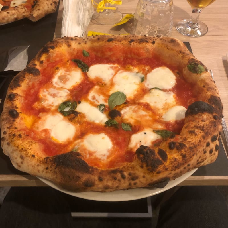 Pizza margherita con mozzarella di bufala.  - Civico 90 - Pizzeria Antipasteria Sabaudia, Sabaudia