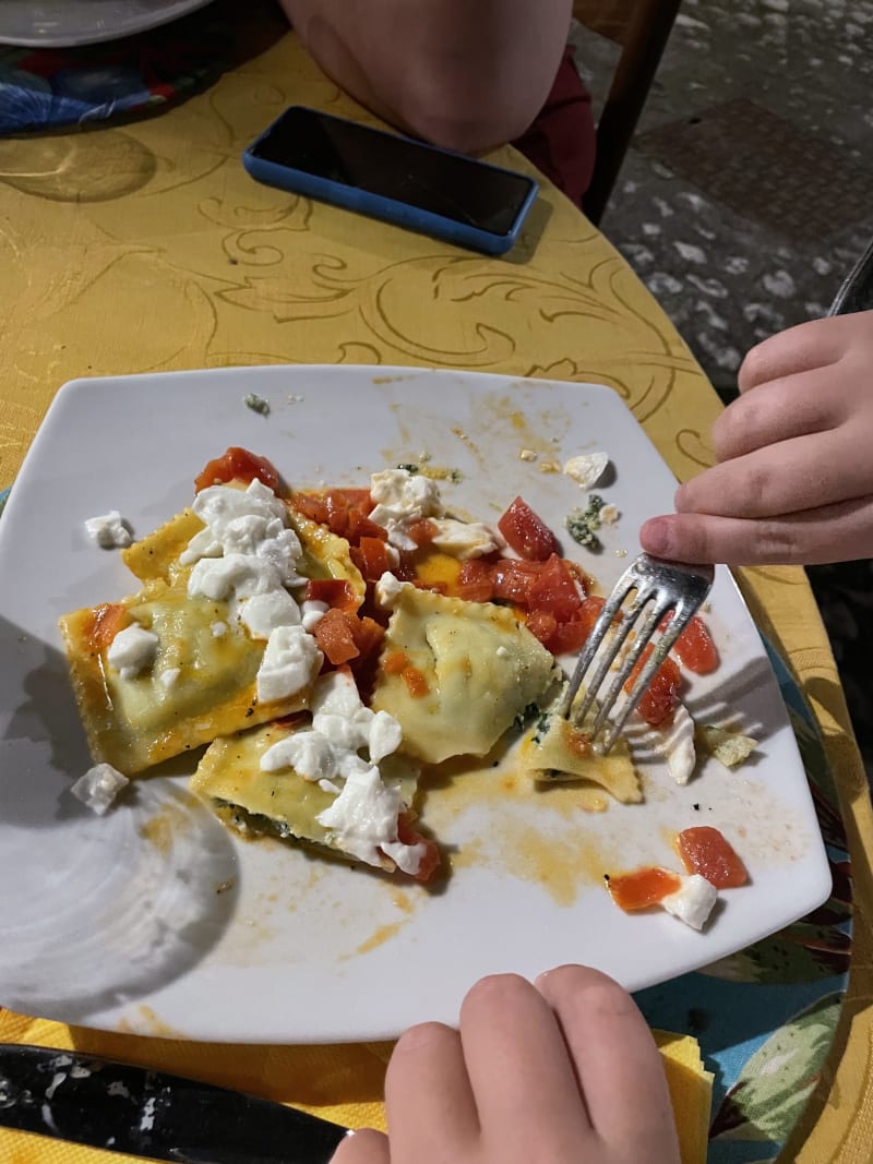 Ravioli pomodorini e  bufala - Amici della Locanda