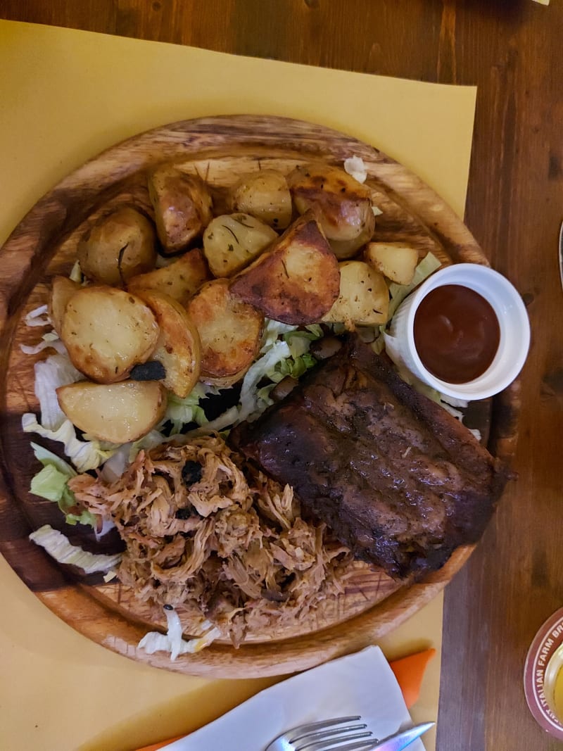 Rostinciana e pulled pork con patate arrosto - PUB del Piccolo Birrificio Clandestino, Livorno