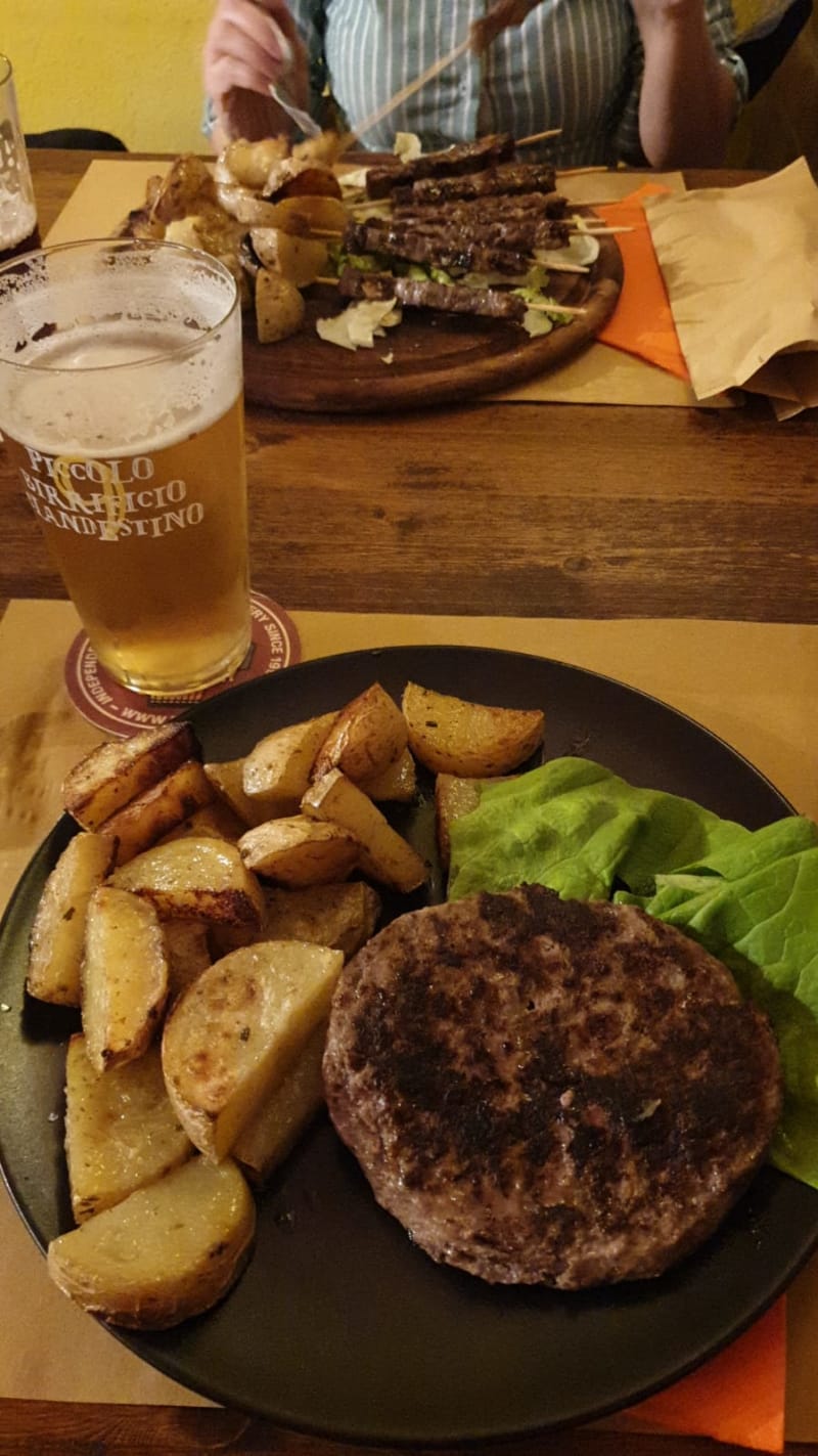 Hamburger di cinghiale con patate arrosto - PUB del Piccolo Birrificio Clandestino, Livorno