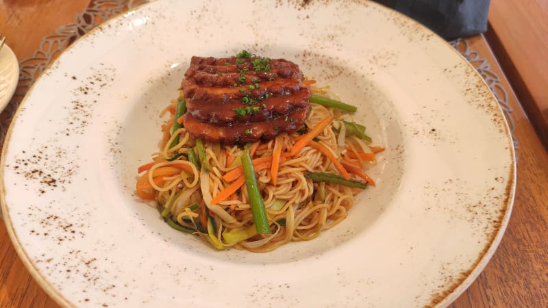 Wok De Verduras Y Pato - Terrassa La Punta - Hotel Eurostars Sitges, Sitges