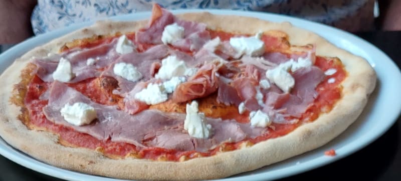 Een pizza die volgens ons niet uit de oven kwam  - Amore Trattoria Breda, Breda