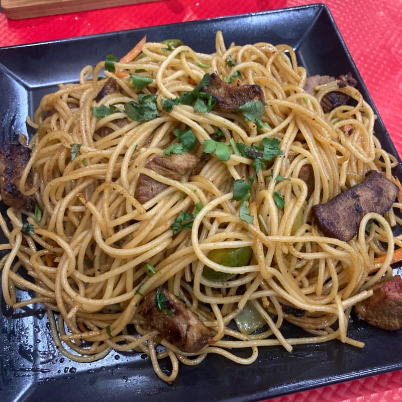 Chow Mein Agneau - La Cuisine de l'Himalaya, Paris