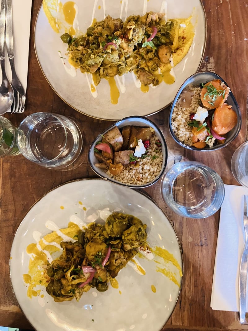 Tajine de poulet au citron confit et aux olives - Yoummah, Paris