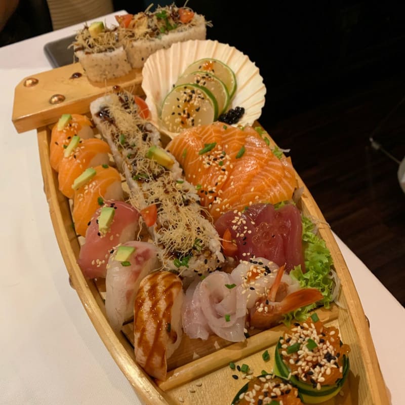 Sushi boat - MoMo Asian Fusion Ramen, Milan