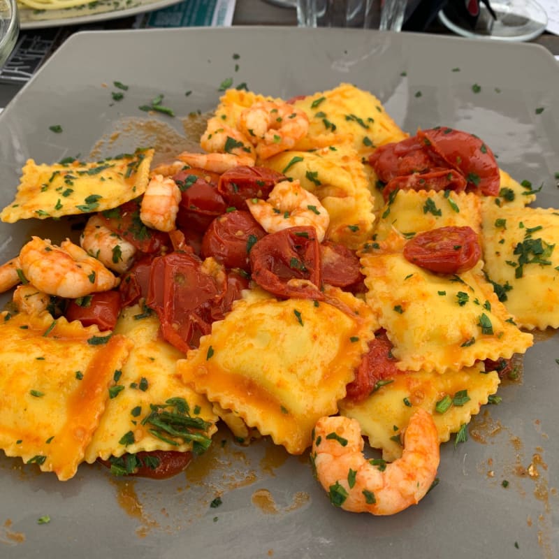 Ravioli di rombo con gamberi e pomodorini - Stabilimento Balneare Al Faro, Alba Adriatica