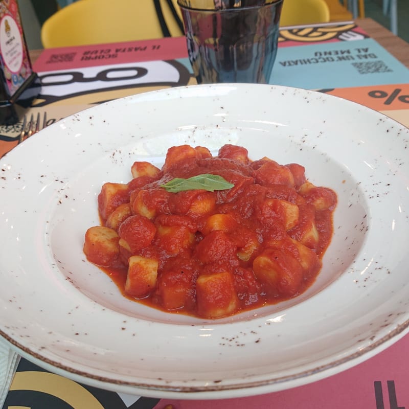 Fresca Pasta Club, Milan