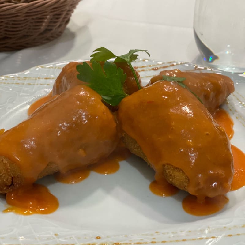 Pimientos rellenos de rabo de toro - Los Arrieros, Madrid