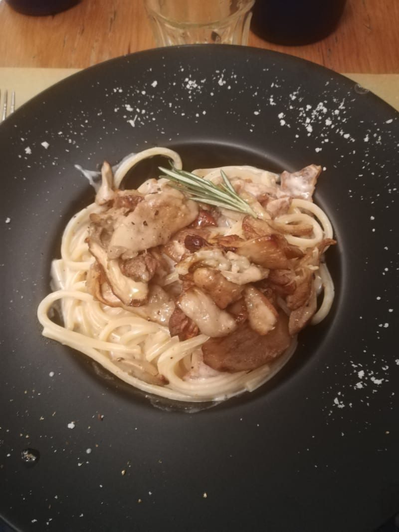 Spaghetti guanciale e porcini  - Grani Di Sale, Rome