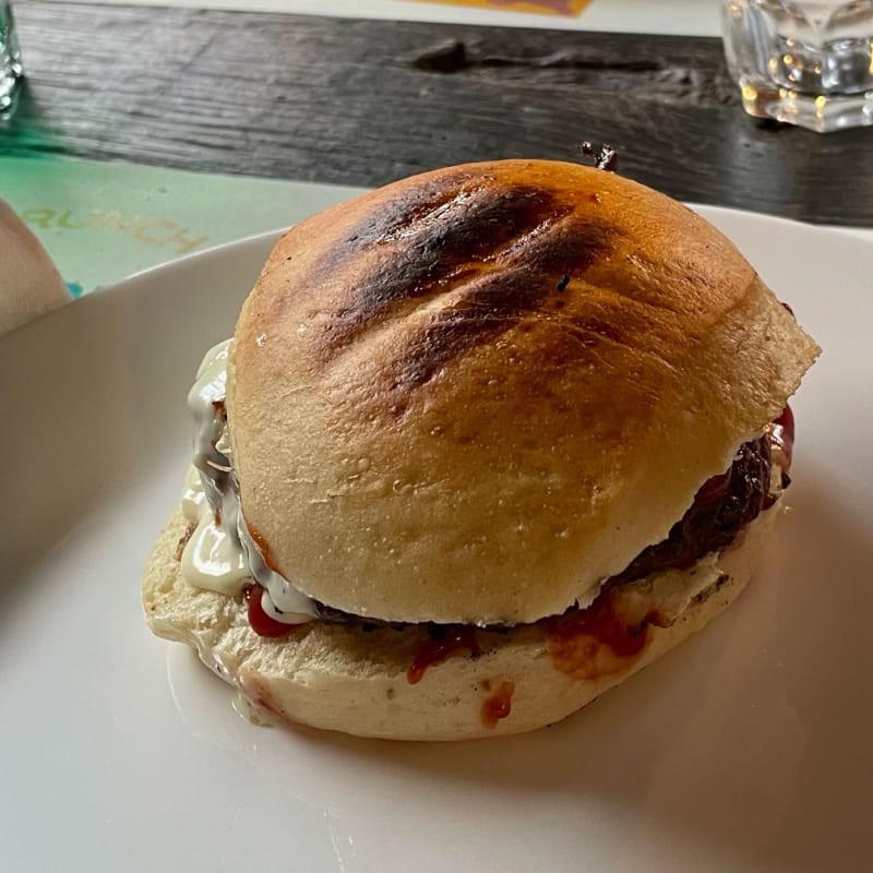 Burger au barbecue avec une sauce au camembert !  - La FabriK, Rouen