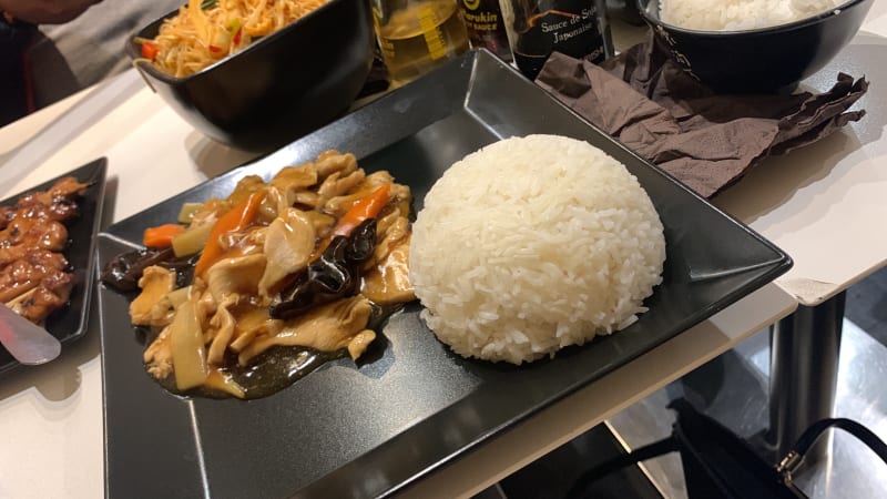 Poulet Champignons Noirs  - Nems et Sushi, Paris