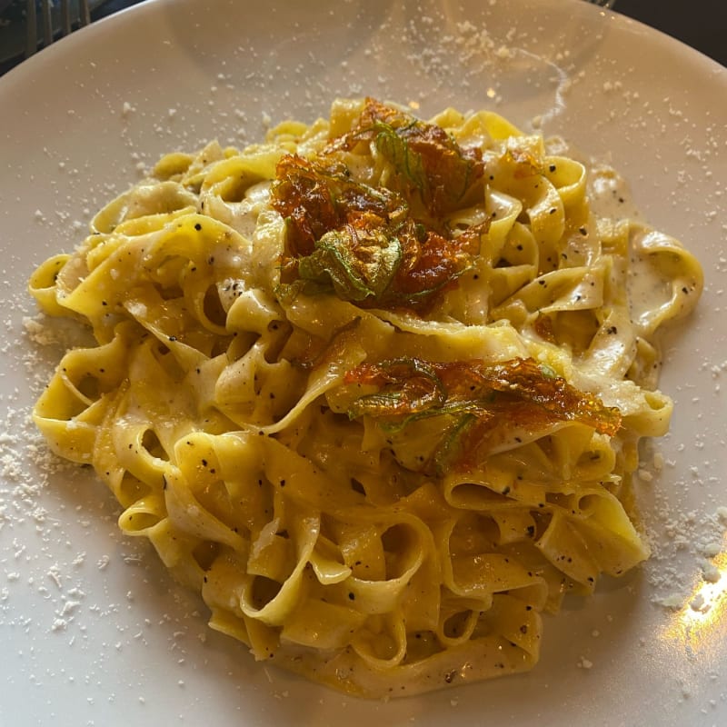 Fettuccine cacio, pepe e fiori di zucca - Tiresia Trattoria-Pizzeria- B&B