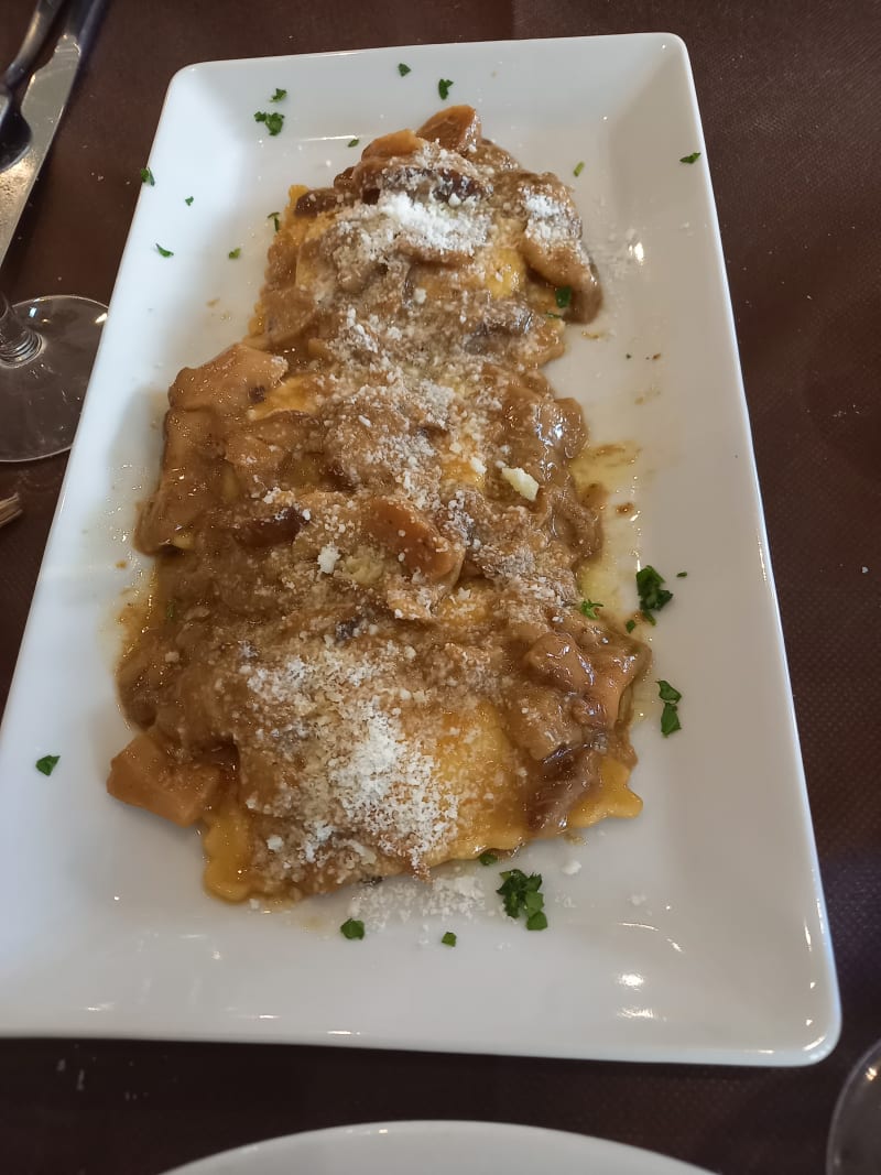 Ravioli di patate con funghi porcini e finocchietto selvatico - Tiresia Trattoria-Pizzeria- B&B